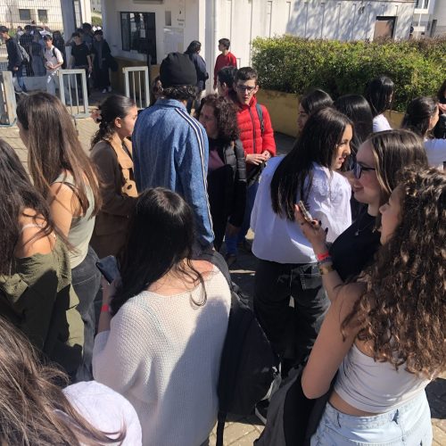 Dans la cour du lycée Diamiao de Goes
